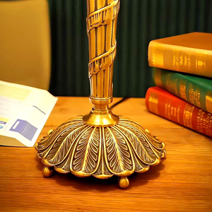 Lampe de table nautique vintage, abat-jour en verre peint à la main avec motif de bateau à voile, base en métal bronze antique, lampe de bureau classique pour salon - Product Image 3