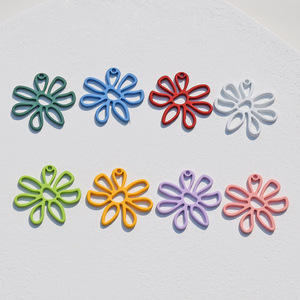 Breloques pendentifs en forme de fleur, en alliage, peintes par pulvérisation, multicolores, pour la fabrication de bijoux DIY, accessoires, vente en gros, printemps 2023 - Product Image 3