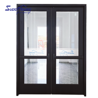 Porte battante moderne en aluminium avec double vitrage trempé et barre anti-panique dissimulée pour usage commercial : bureaux, hôtels, centres commerciaux, écoles