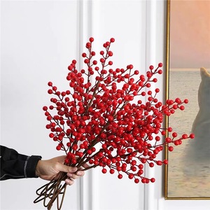 Rama de Bayas Rojas Artificiales, Fruta de la Fortuna, Decoración para el Hogar de Plástico, Accesorios para Bodas y Año Nuevo Chino - Product Image 1
