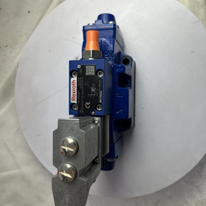 วาล์วควบคุมทิศทางแบบสัดส่วนไฮดรอลิก Rexroth 4WRAE รุ่น 4WRAE10W60-2X/G24N9K31/A1V - Product Image 4