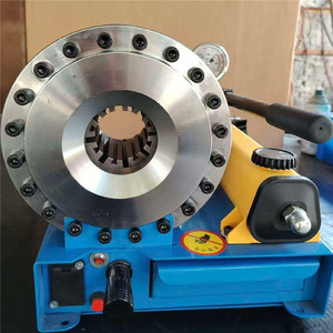Machine à sertir les flexibles hydrauliques manuelle pour l'assemblage de conduites d'huile hydraulique et de flexibles en caoutchouc - Product Image 1
