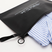 Sachet Refermable Zipper en Plastique Noir Mat de Luxe de Haute Qualité avec Logo Imprimé pour Vêtements et T-shirts