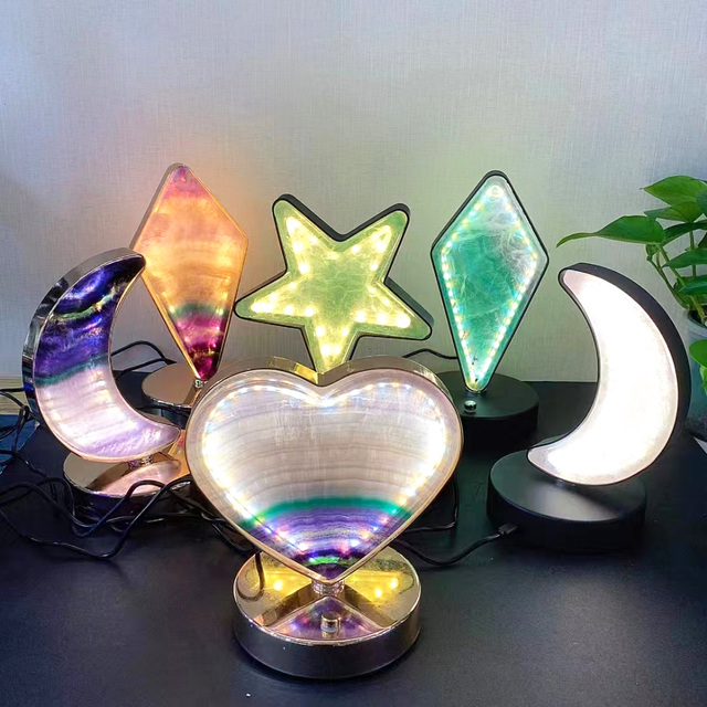 Hot Sales Natural Fluorite Heart Carving Healing Stones LED Lamp Crystal Moon Light for Crystal Crafts