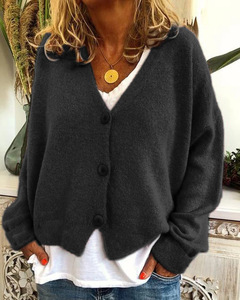Herbst-Winter-Cardigan für Damen mit V-Ausschnitt, Locker Geschnittener Pullover mit Knopfleiste, Überschnittene Schultern, 3-Knopf-Design, Lässiger, Gemütlicher, Weicher Strickmantel - Product Image 5