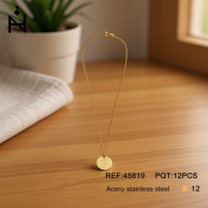 Collar con Colgante de Acero Inoxidable de Una Sola Cara, Modelo G, 1.9 cm, Fino - Product Image 2