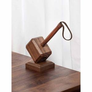 Abridor de Botellas de Cerveza con Forma de Martillo de Thor de Madera, Base Magnética, Abridor de Mjolnir Novedoso, Accesorio Decorativo para el Hogar, Bar, Cocina, Pub, Cueva del Hombre - Product Image 2