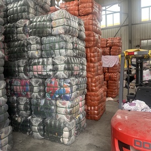 Lote Surtido de Vestidos Vintage de Diseñador de Lujo Ropa de Marca de Segunda Mano de Contenedores de Importación Ropa de Paca Usada - Product Image 2