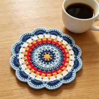 Sous-verres faits main de luxe, floraux et colorés, en polyester et coton écologiques, pour la protection des tables de bar, des boissons et des surfaces en bois.