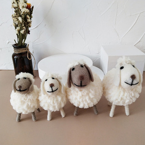 Peluche créative au design moderne en forme de mouton, idéale pour la décoration de salon ou de meuble TV, cadeau toutes saisons, fabriquée en Chine - Product Image 6