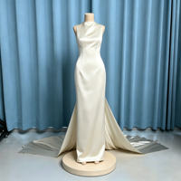 Robe de mariée sirène en satin sans manches à col montant LM R12, simple et élégante, ajustée, avec traîne longue amovible pour mariage