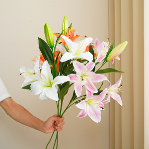 Fleurs artificielles en soie à 5 têtes, lys blancs et rose clair, haute simulation, décorations pour mariage et maison - Product Image 1