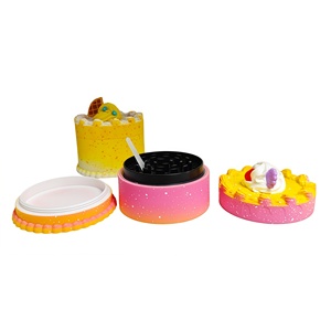 เครื่องบดสมุนไพรแบบแมนนวลทรงกลม ทำจากโลหะผสมสังกะสี ดีไซน์ลายพิมพ์เต็มรูปแบบ สำหรับเป็นอุปกรณ์เสริม - Product Image 3