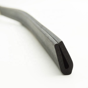 Tira de sellado de goma de canal en U EPDM <span class=keywords><strong>con</strong></span> protección de borde de metal - Product Image 1