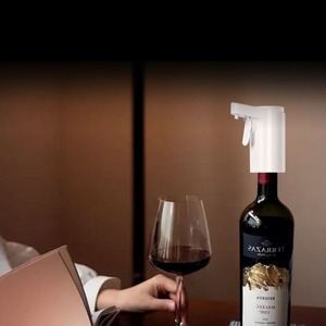 Distributeur de vin électrique, ensemble de décanteur à une touche, batterie externe et aérateur de vin automatique autonettoyant, verseur pour la plupart des bouteilles - Product Image 2