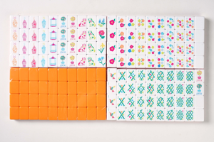 Juego de Mahjong Americano Naranja, Fichas de Mahjong de Acrílico con Arte Floral Pintado a Mano, Versión en Caja de Regalo Coleccionable, 160 Fichas - Product Image 3