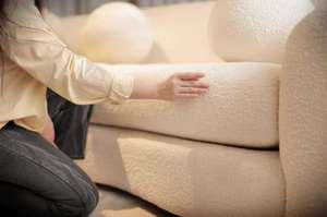 Canapé d'angle trois places de style américain moderne et minimaliste, avec chaise longue à accoudoir gauche, garnissage en éponge, tissu en lin et coton, pour usage commercial et hôtelier - Product Image 4