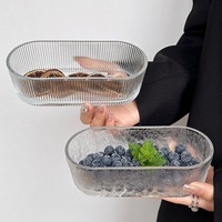 Minimalistische ovale glazen schaal, huishoudelijke snackbord, snackplateau, fruit- en groenteschaal, creatief dessert- en saladebord, effen patroon.