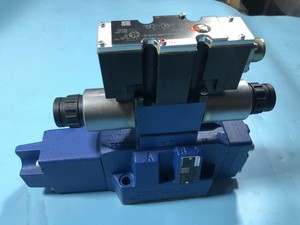 R900618031 4WRZE16W8-150-7X/6EG24N9K31/A1D3M วาล์วควบคุมทิศทางแบบสัดส่วน NG16 150 ลิตร/นาที 315 บาร์ - Product Image 2