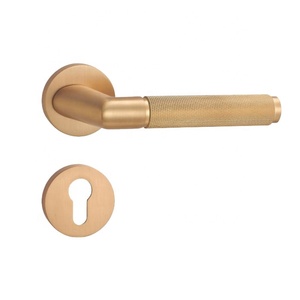 Serrure de porte intérieure moderne en laiton pour hôtel, poignée solide à double tige, embout doré, cylindre antivol avec installation facile - Product Image 6