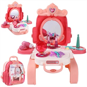 <span class=keywords><strong>Set</strong></span> Giocattolo 3 in 1 per Bambini 2021: Zaino, Toeletta e <span class=keywords><strong>Set</strong></span> <span class=keywords><strong>Trucco</strong></span> - Product Image 1