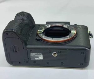 Appareil photo professionnel 90 % neuf, caméra haut de gamme 24MP plein format, prise de vue en rafale haute vitesse 20 images par seconde sans coupure de courant, équipement complet - Product Image 2