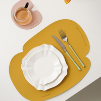 Napperons isolés imperméables personnalisés en cuir PU pour la décoration de la maison Tapis de table à manger Tapis de bureau pour restaurant