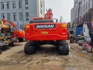 Doosan DX225LC-9C 22 tonnes pelle sur chenilles certifiée en bon état avec moteur central moteur pompe hydraulique PLC composants de boîte de vitesses - Product Image 5
