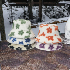 Chapeau Bob Femme Tendance en Velours Brodé 3D, Extra Doux et Moelleux, avec Fleur Rouge et Jaune, Idéal pour les Pêcheurs - Product Image 2