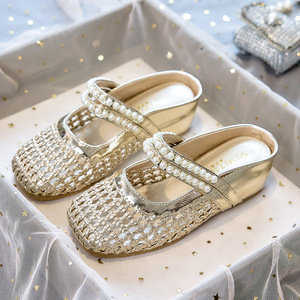 Mules d'été pour filles style français, sandales à bout fermé, demi-chaussons, décorées de perles, en cuir PU respirant, chaussures de cérémonie ajourées pour enfants - Product Image 4