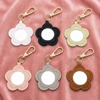 Miroir de maquillage miniature en cuir PU tendance, miroir en forme de fleur adorable, accessoire de sac à main multifonctionnel, pendentif pour femmes