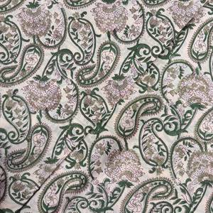 Tissu en coton imprimé à la main - Motif floral Paisley vert sauge et blanc cassé, tissu en coton imprimé à la main de Jaipur - Product Image 2
