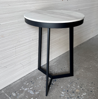 Jambes noires dessus en marbre Table basse Table à thé Table de nuit Table de chevet pour Suites nordiques Appartement Boutique Hôtels Chambre d'invités