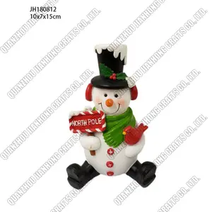 Kotak hadiah boneka salju Santa Claus Tahun Baru 2024 persediaan ornamen taman patung Resin Dekorasi mainan pohon Natal miniatur