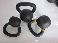 Kettlebells en fonte noire avec revêtement en poudre, nouvelle conception de kettlebell pour l'entraînement musculaire