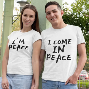 T-shirt Vintage Divertente 'I Come in Peace I'm Peace' per Coppie, Manica Corta, Moda Casual Streetwear per Uomo e Donna - Product Image 1