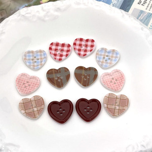กระดุมอะคริลิกลายสก๊อตรูปหัวใจ 4 รู DIY อุปกรณ์ตกแต่งเครื่องประดับ เคสโทรศัพท์ หัวเข็มขัดรองเท้า เครื่องประดับผม แพทช์ติดเสื้อผ้า - Product Image 2