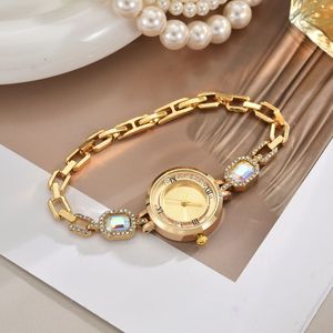 Mignon femmes mode petit cadran Quartz Bracelet montre-Bracelet en gros nouveauté avec bracelet en diamant dames montre - Product Image 3