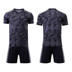 Kunden spezifisches atmungsaktives Fußballtrikot-Set Leichtes Performance-Mesh-gewebtes Fan-Kultur-inspiriertes Muster Automat isiertes Schneiden - Product Image 6