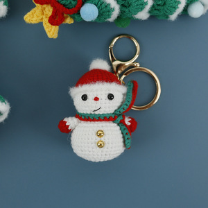 Muñeco de Nieve Navideño Tejido a Mano, Amigurumi Festivo con Bufanda y Gorro, Decoración Navideña, Regalo para Familiares y Niños - Product Image 1