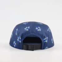 Casquette de sport 5 panneaux personnalisée en PVC de haute qualité avec logo imprimé, découpe laser, visière plate, boucle réglable et séchage rapide