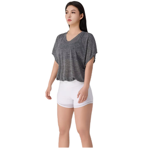 T-shirt pour homme à coupe classique, logo brodé personnalisé sur le devant, col en V court élégant, manches courtes, tissu tricoté respirant, formel - Product Image 1