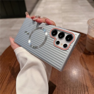 เคสโทรศัพท์ใสแบบใหม่ ดีไซน์หรูหรา สำหรับ Samsung S25 Ultra S24 S23 S22 พร้อมแม่เหล็ก - Product Image 5