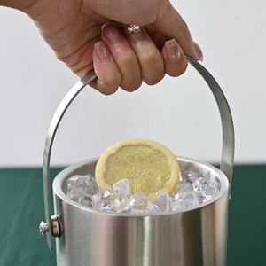 Refroidisseur de seau à glace en acier inoxydable à double paroi de conception classique pour les cadeaux d'affaires et le stockage de <span class=keywords><strong>champagne</strong></span> - Product Image 6