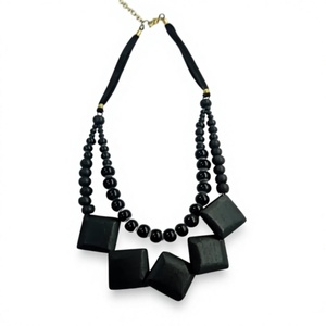 Collier fantaisie en résine pour femme, design noir, perles en résine, chaîne, bijoux de fête, accessoire de mode tendance pour femme - Product Image 1