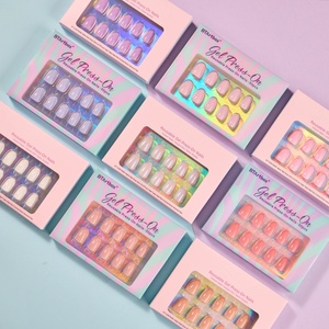 Kit de faux ongles réutilisables de luxe, haute qualité, vente en gros, ongles courts à bout français en gel souple, design personnalisé, ongles à presser pour le printemps - Product Image 1
