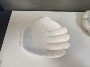 Vassoio in Ceramica a Forma di Guanto da Baseball, Ciotola Creativa per Snack e Contenitore Decorativo - Product Image 4