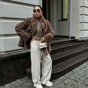 Cappotto in Finta Pelliccia di <span class=keywords><strong>Visone</strong></span> Tinto e Tessuto, Lunghezza Media, Colletto Blazer, Spesso e Caldo, Ecologico, Vendita all'Ingrosso - Product Image 4