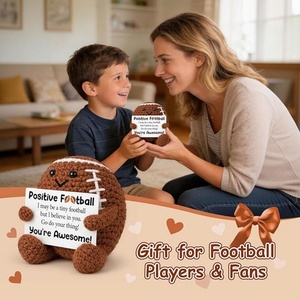 Peluche de Mini Balón de Fútbol Tejido a Crochet, Reafirmante y Reconfortante, Perfecto para Aficionados al Fútbol de Todos los Géneros y un Gran Regalo para las Fiestas - Product Image 3