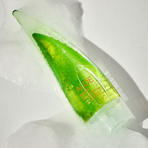 <span class=keywords><strong>Limpiador</strong></span> Facial Oem <span class=keywords><strong>de</strong></span> etiqueta privada, espuma <span class=keywords><strong>de</strong></span> limpieza Facial orgánica Natural, <span class=keywords><strong>limpiador</strong></span> facial hidratante <span class=keywords><strong>a</strong></span> <span class=keywords><strong>base</strong></span> <span class=keywords><strong>de</strong></span> <span class=keywords><strong>agua</strong></span> <span class=keywords><strong>de</strong></span> Aloe Vera - Product Image 2